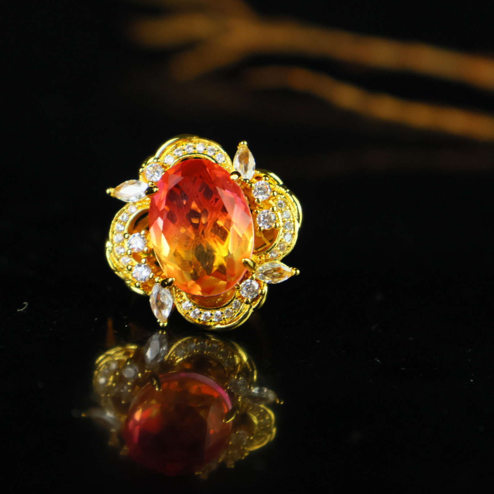 An Exquisite Ring: An Exquisite Ring,Size:0.6inx0.5in 一个精美的戒指