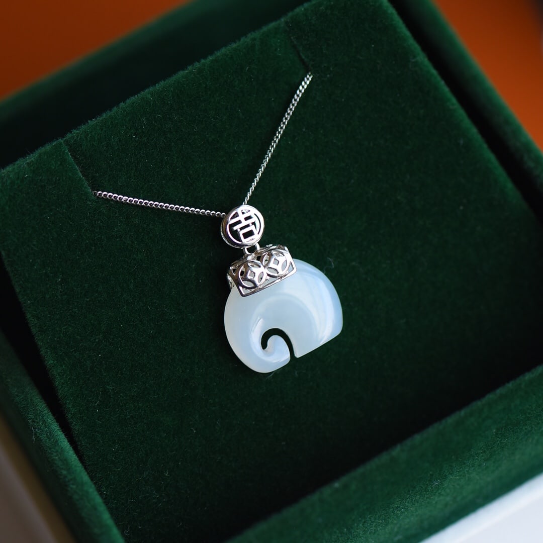 An Exquisite Sterling Silver Inlaid White Jade Pendant: An Exquisite Sterling Silver Inlaid White Jade Pendant,Size:0.6inx0.7in 纯银镶白玉吊坠