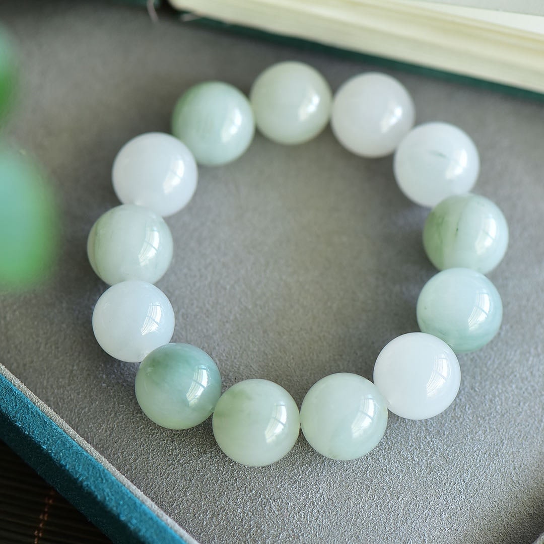 An Exquisite White Jade Bracelet - 3