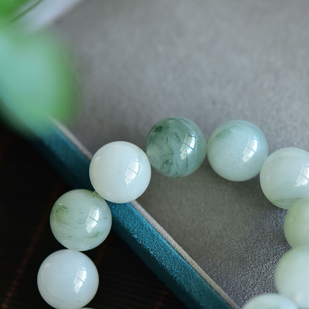 An Exquisite White Jade Bracelet - 4