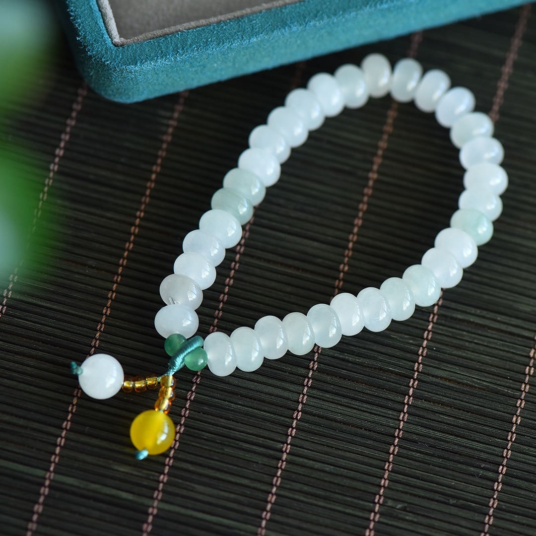 An Exquisite White Jade Bracelet - 3