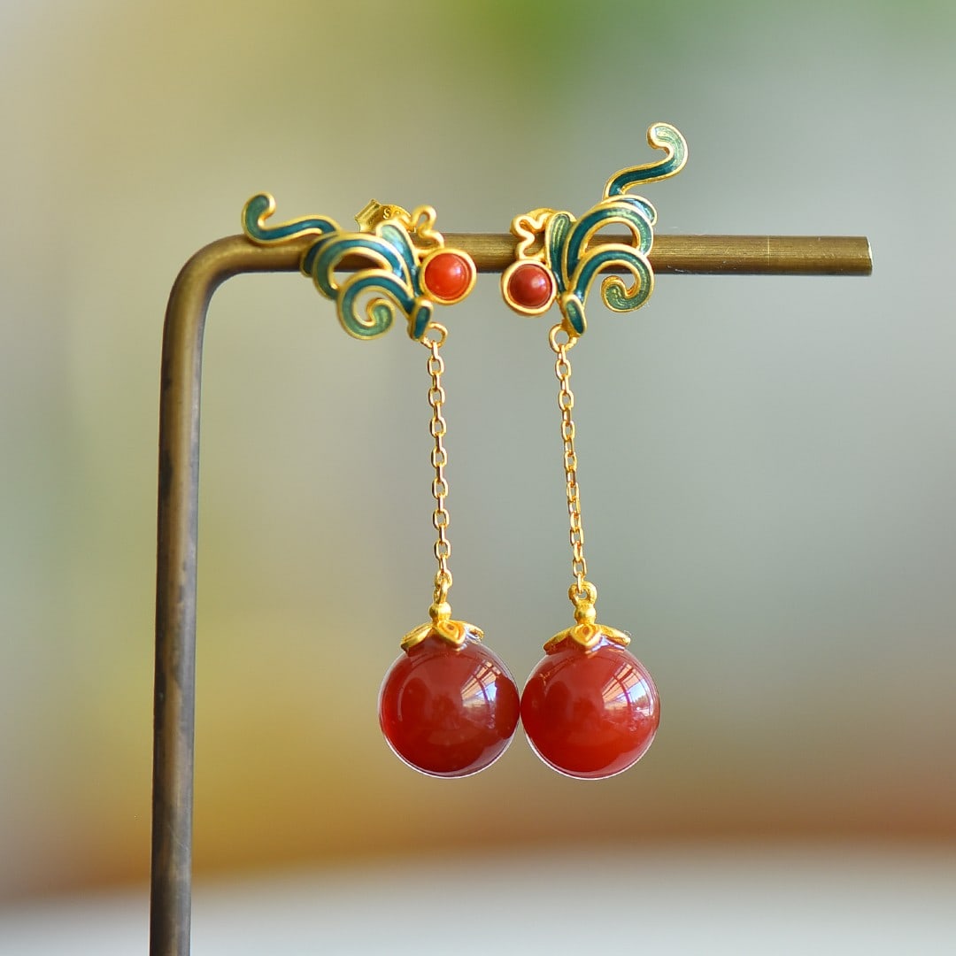 A Pair of Exquisite Sterling Silver-Gold Plated Inlaid Agate Earrings: A Pair of Exquisite Sterling Silver-Gold Plated Inlaid Agate Earrings,Size:0.4inx0.4in 一对纯银镀金镶玛瑙耳环