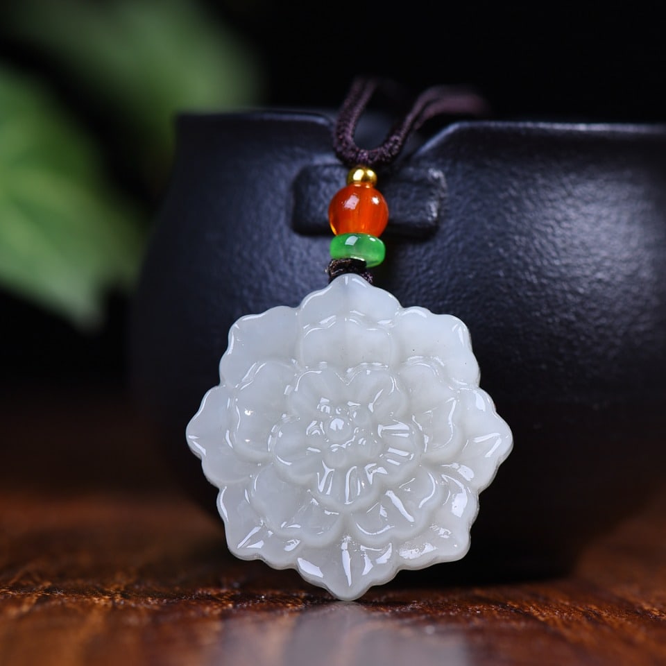 An Exquisite White Jade Peony Pendant: An Exquisite White Jade Peony Pendant,Size:1.3inx1.3in 白玉牡丹花挂件