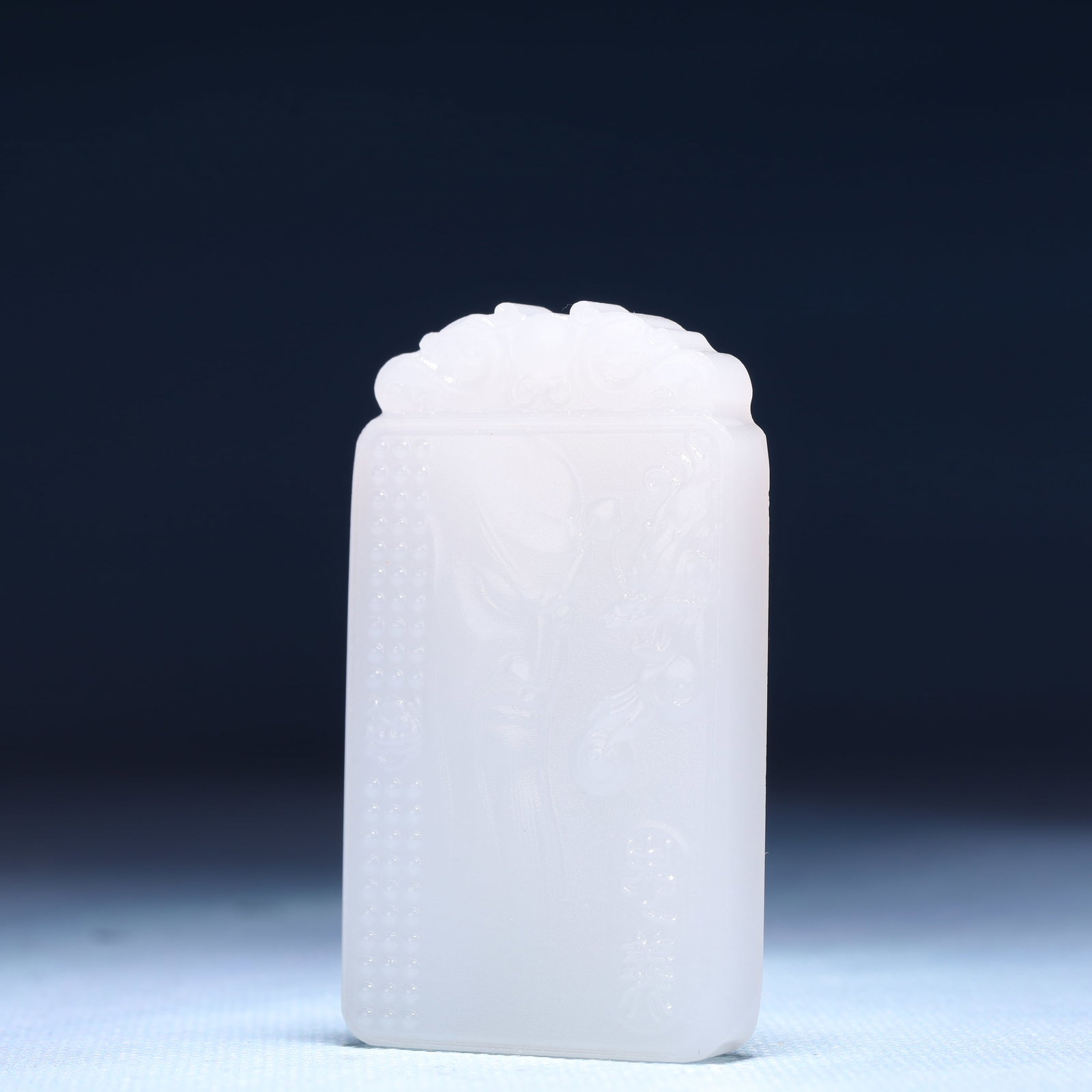 An Exquisite White Jade Figure Pattern Pendant - 2