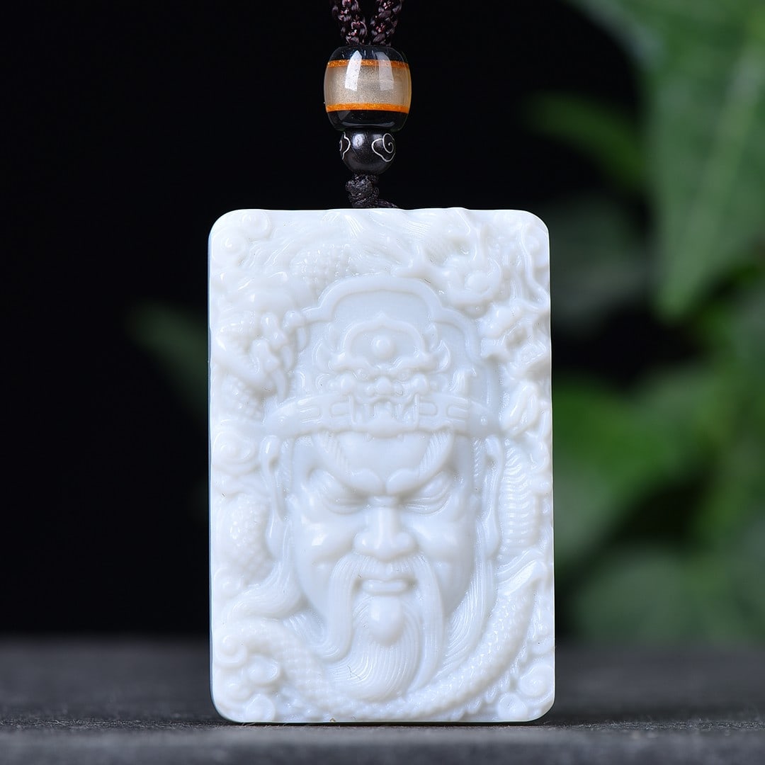 An Exquisite White Jade Statue of Guan gong Pendant: An Exquisite White Jade Statue of Guan gong Pendant,Size:1.5inx2.2in 白玉关公像挂件