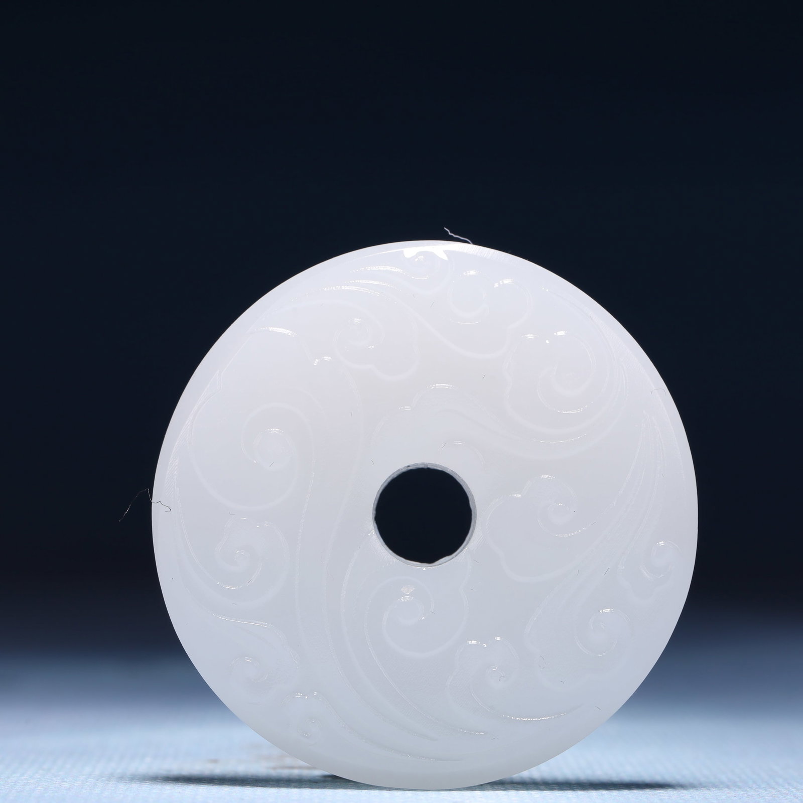 An Exquisite White Jade Auspicious Cloud Pattern Pendant: An Exquisite White Jade Auspicious Cloud Pattern Pendant,Size:2inx0.4in,Weight:47g 白玉祥云纹牌