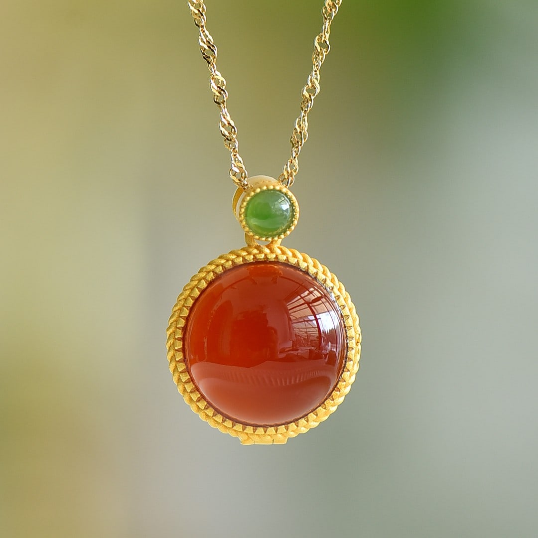 An Exquisite Sterling Silver-Gold Plated Inlaid Agate Pendant,Inlaid Jasper: An Exquisite Sterling Silver-Gold Plated Inlaid Agate Pendant,Inlaid Jasper,Size:0.6inx0.6in 纯银镀金镶玛瑙吊坠,嵌碧玉
