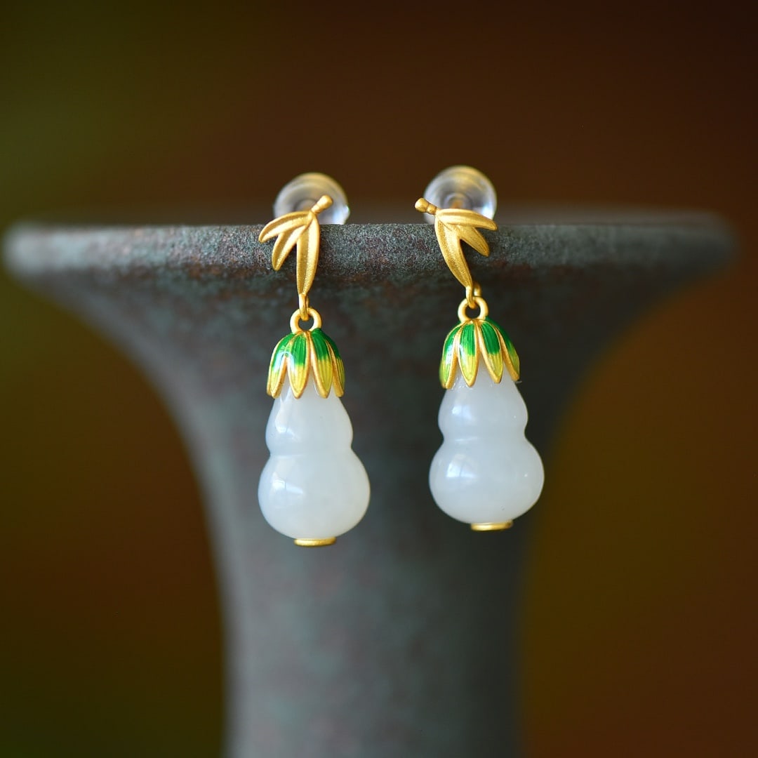 A Pair of Exquisite Sterling Silver-Gold Plated Inlaid White Jade Enamel Earrings: A Pair of Exquisite Sterling Silver-Gold Plated Inlaid White Jade Enamel Earrings,Size:0.4inx0.6in