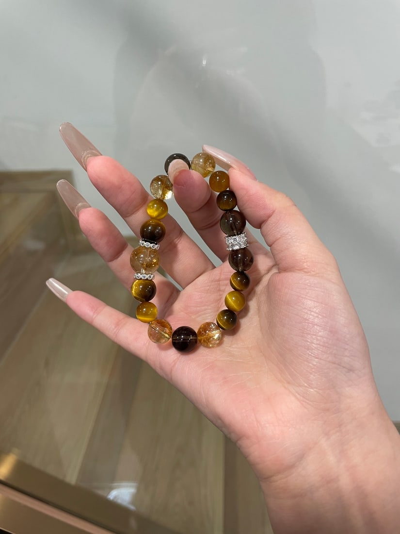 An Exquisite Crystal Bracelet: An Exquisite Crystal Bracelet 水晶手串