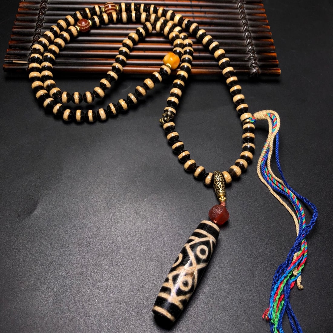 A Precious Dzi Bead Necklace - 2