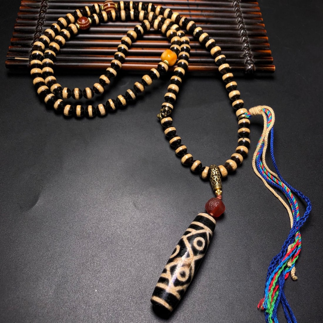 A Precious Dzi Bead Necklace - 4
