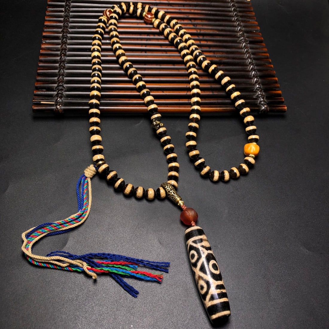 A Precious Dzi Bead Necklace - 5