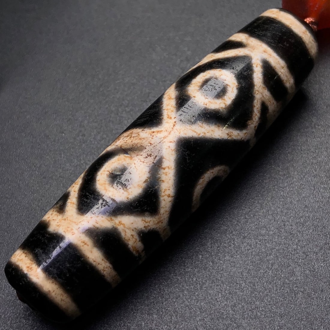 A Precious Dzi Bead Necklace - 8