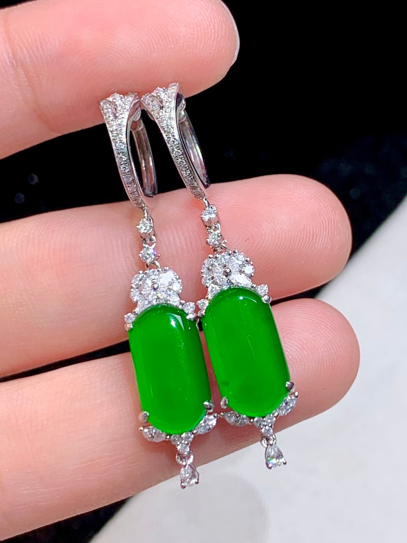 A Pair of Exquisite 18k Gold Diamond Inlaid Jadeite Earrings: A Pair of Exquisite 18k Gold Diamond Inlaid Jadeite Earrings,Size(Loose Stone):0.5inx0.3in 一对18k金钻镶嵌翡翠耳环