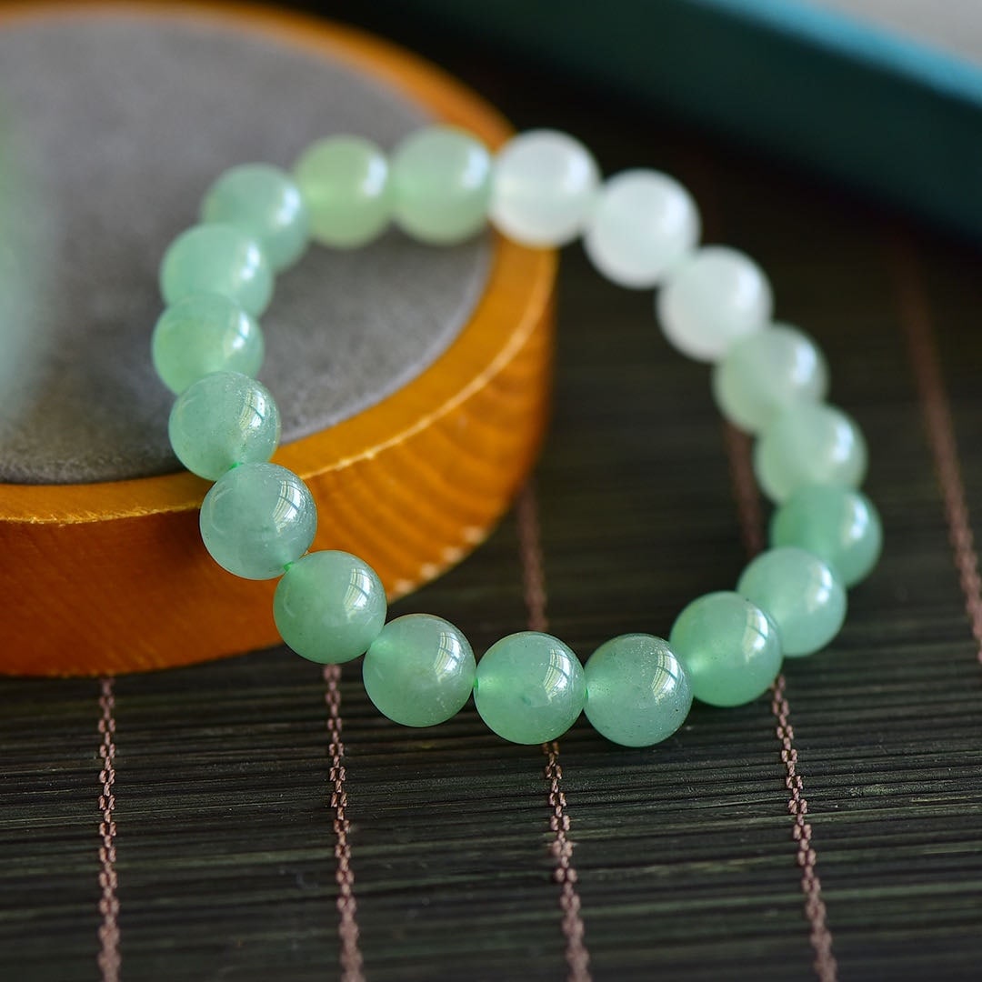 An Exquisite White Jade Bracelet: An Exquisite White Jade Bracelet,Size:0.4in 白玉手串
