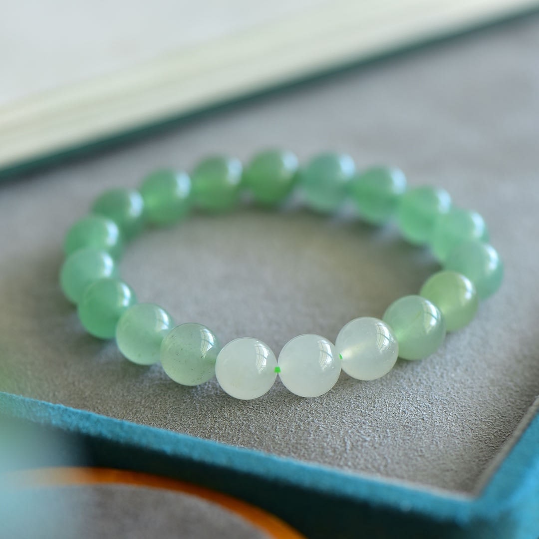 An Exquisite White Jade Bracelet - 3