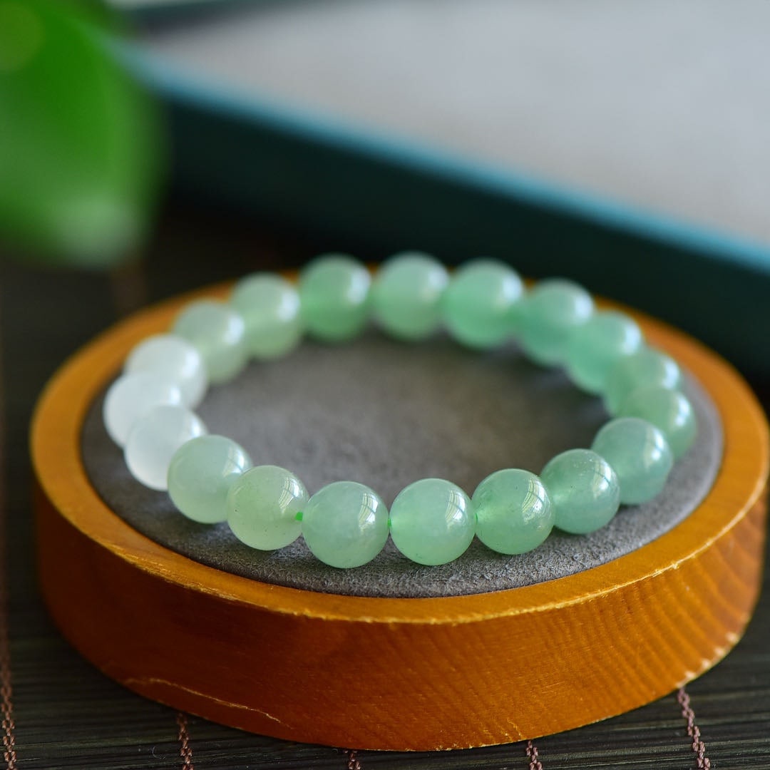 An Exquisite White Jade Bracelet - 4