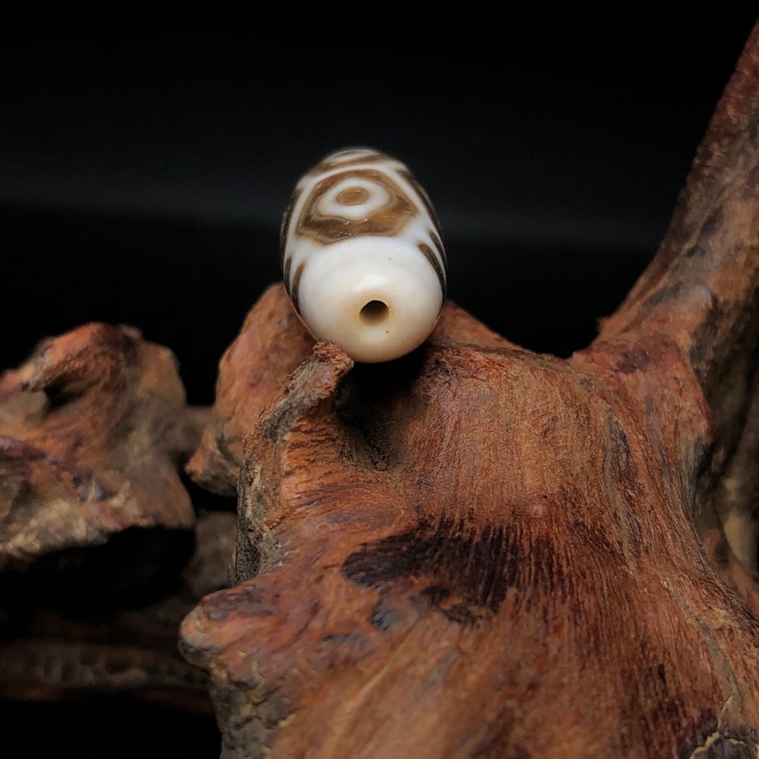 An Exquisite Dzi Bead Pendant - 9
