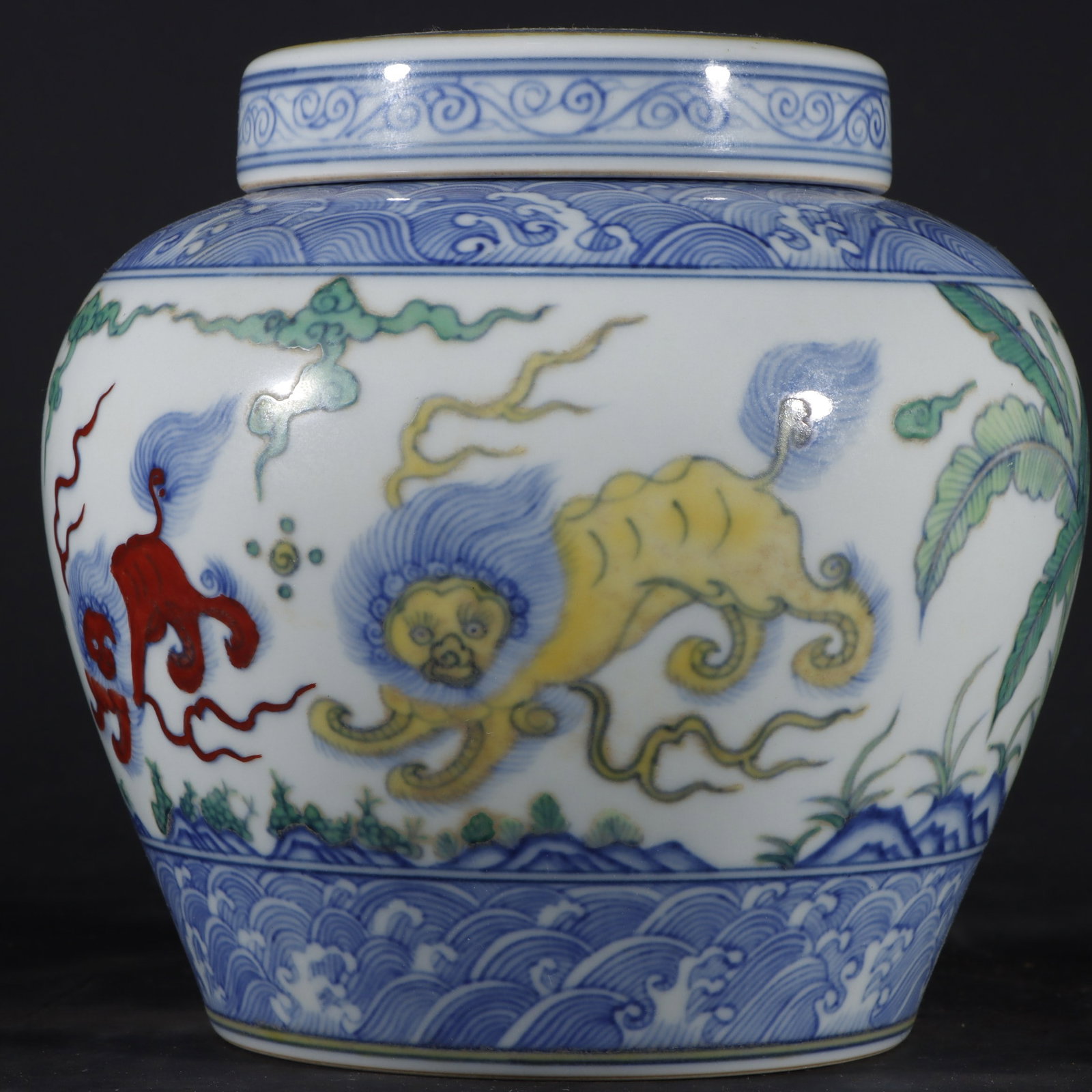 An Exquisite Doucai Lion Pattern Seawater Pattern Jar - 4