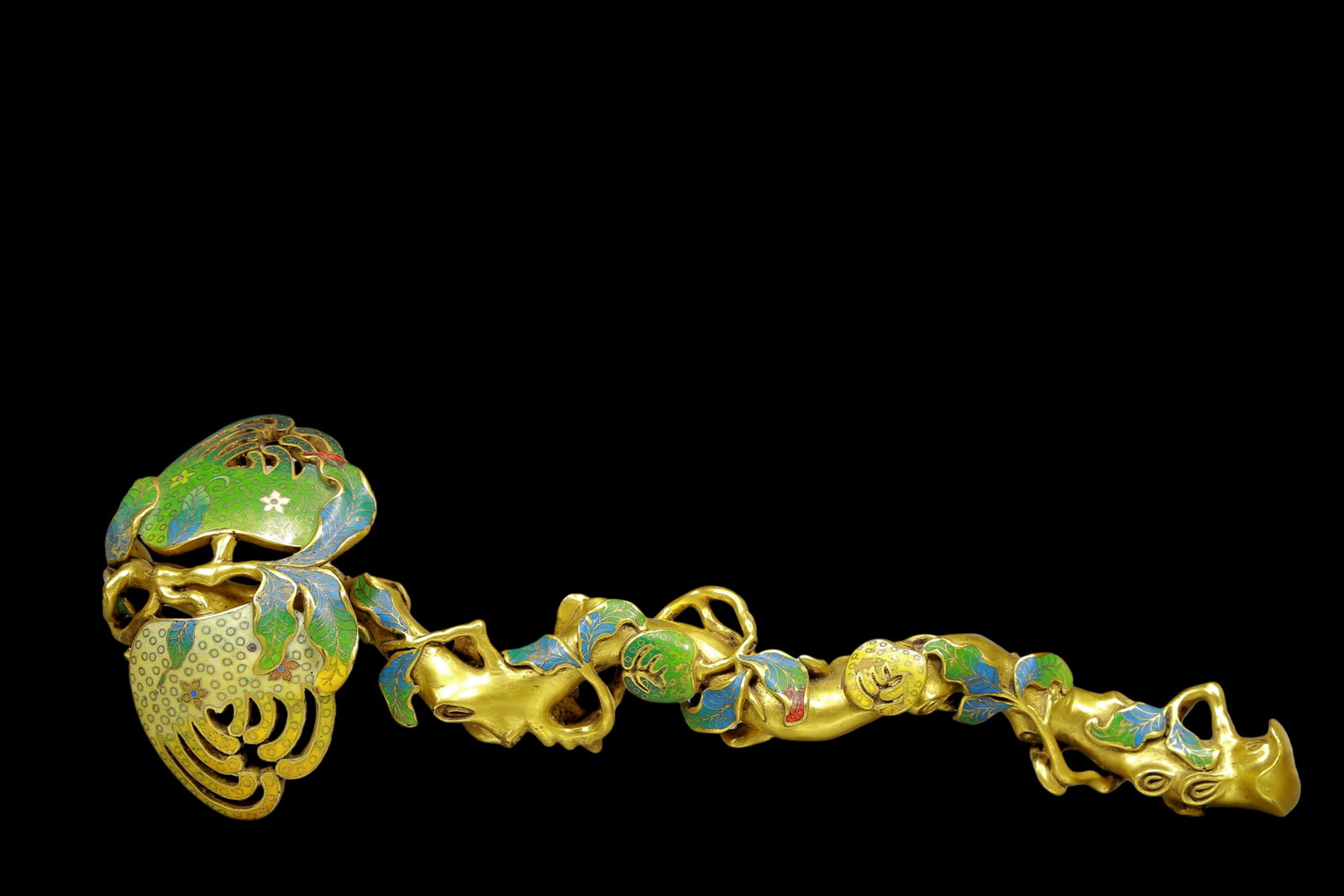 An Exquisite Gilt Bronze Cloisonne Pomegranate Ruyi: An Exquisite Gilt Bronze Cloisonne Pomegranate Ruyi Qing Dynasty, China Qianlong Four-character Mark Size:18.5inx6.7inx3.1in Weight:3085g清代 铜鎏金景泰൉