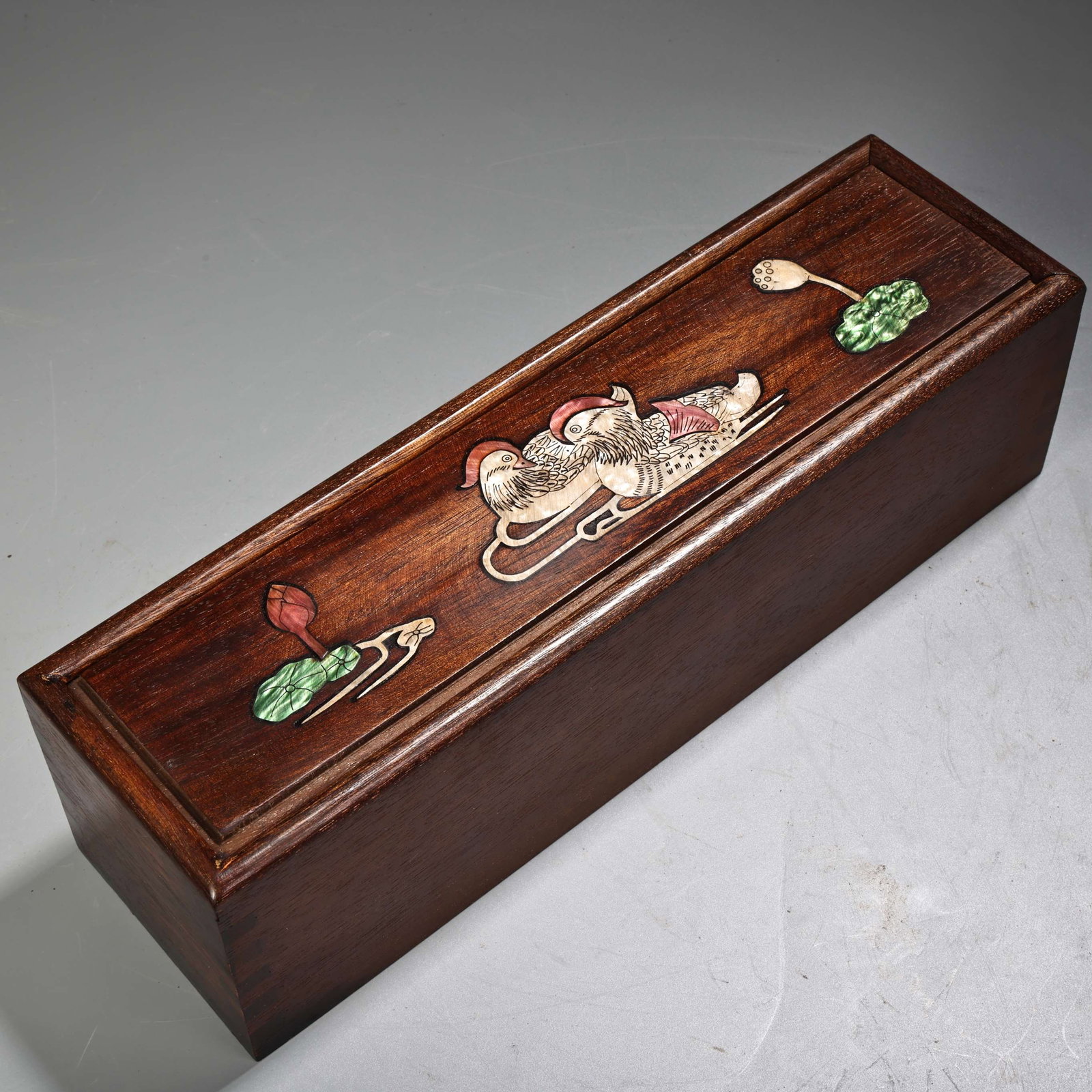 An Exquisite Huanghuali wood Flower and Bird Pattern Box: An Exquisite Huanghuali wood Flower and Bird Pattern Box Qing Dynasty, China Size:3.1inx7.1in Weight:550g黄花梨木镶嵌贝壳抽拉盒 ߑ