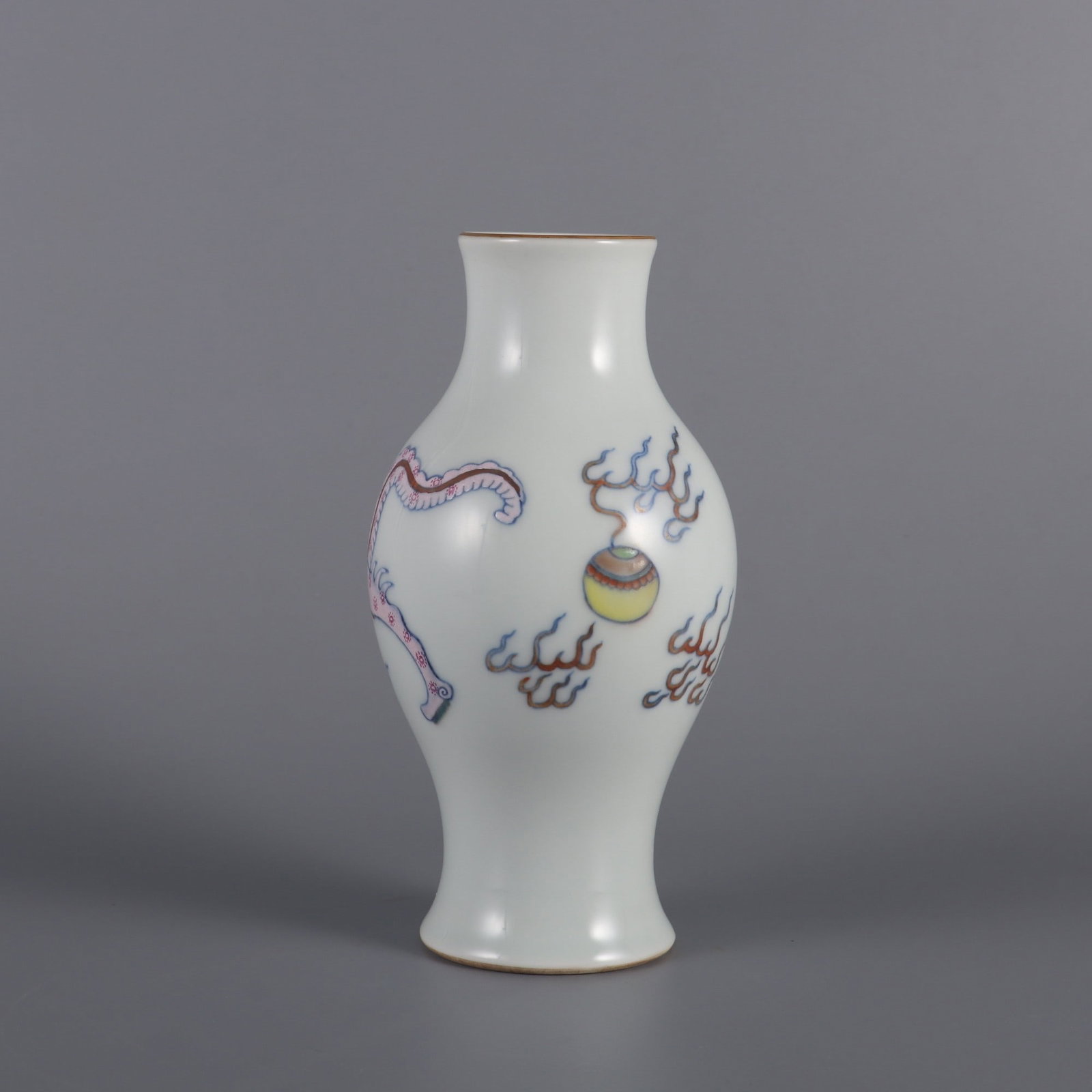 An Exquisite Doucai Dragon Pattern Vase - 3