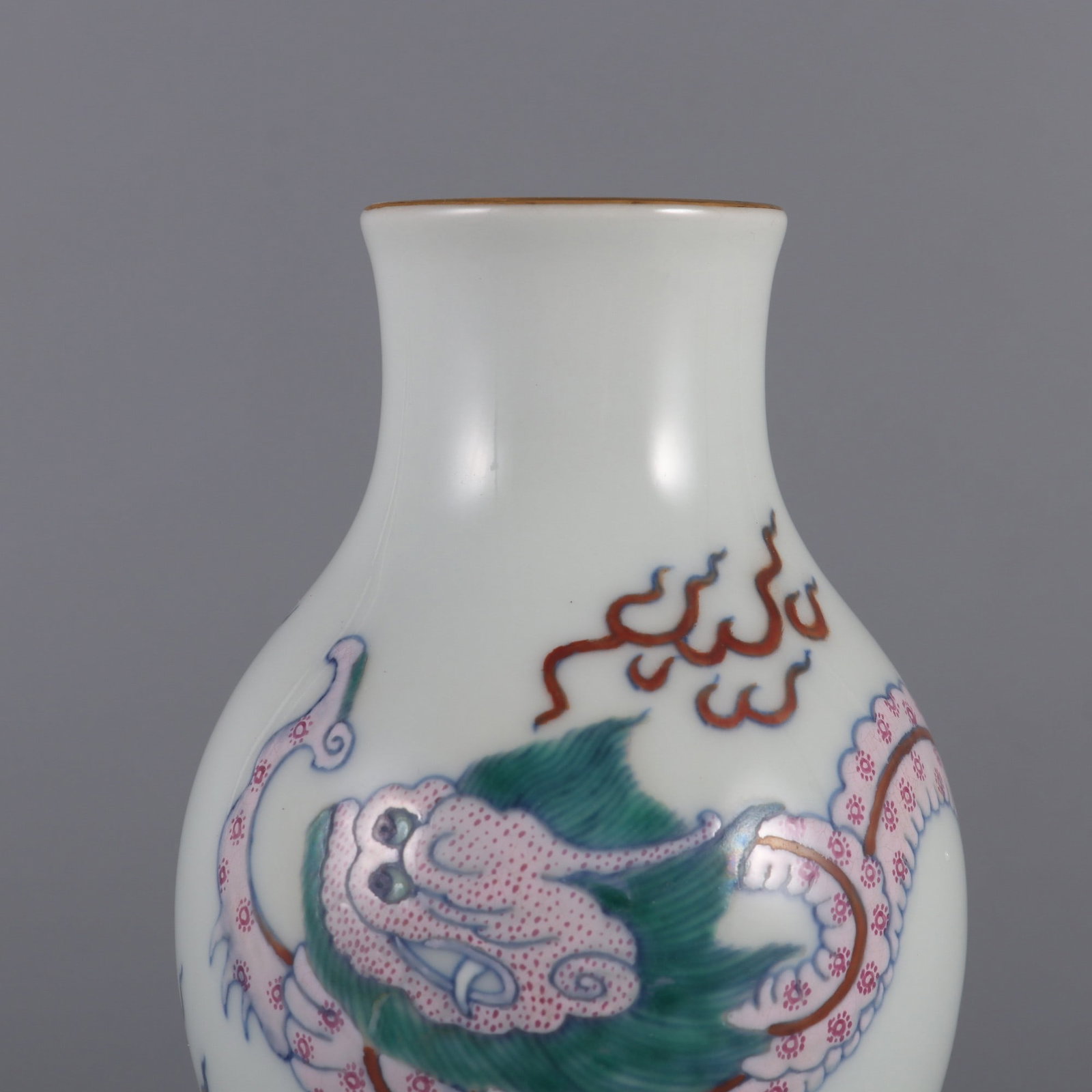 An Exquisite Doucai Dragon Pattern Vase - 4