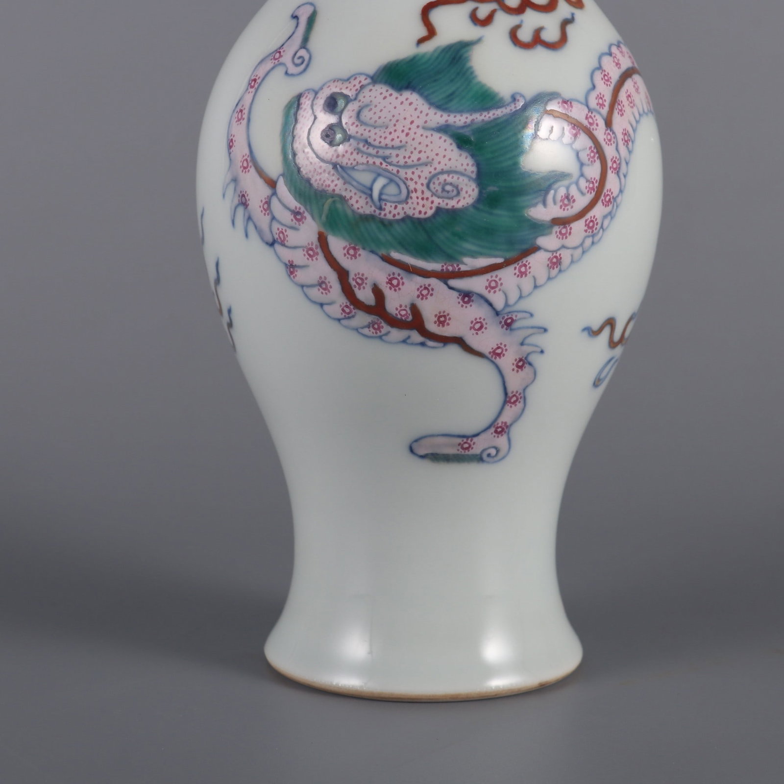 An Exquisite Doucai Dragon Pattern Vase - 5