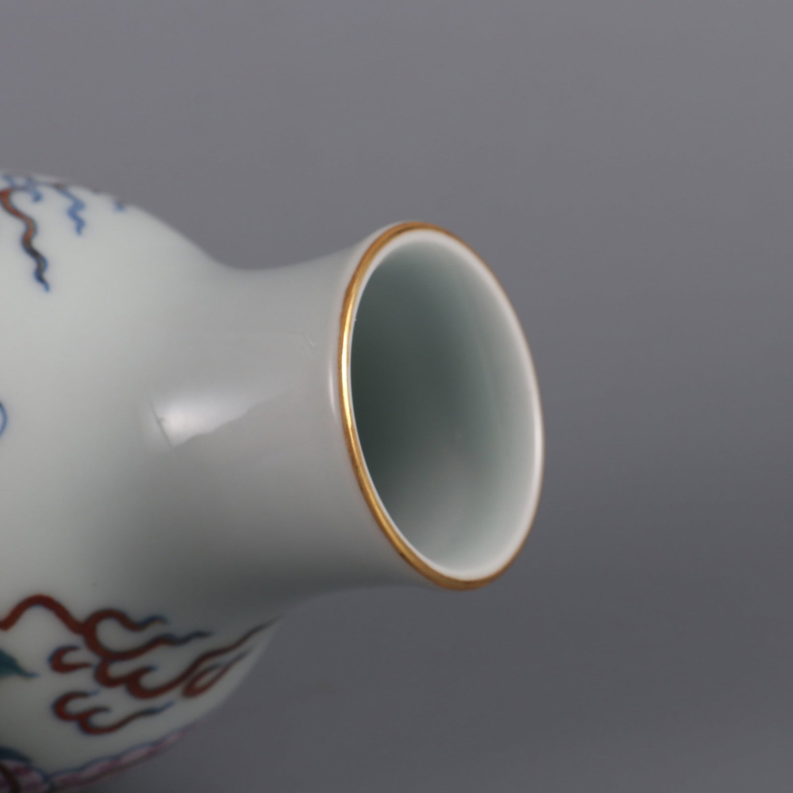 An Exquisite Doucai Dragon Pattern Vase - 8