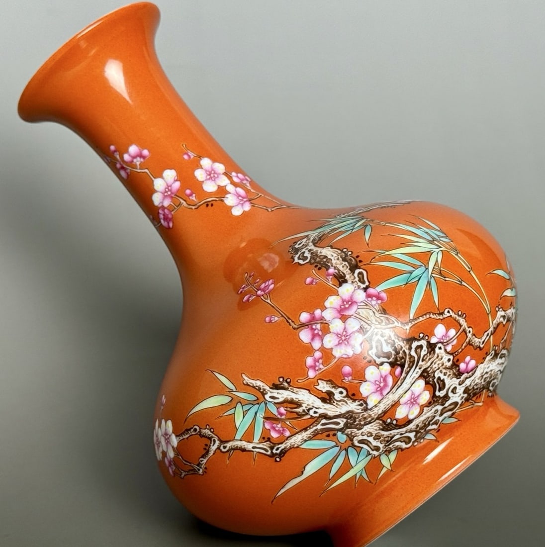 An Exquisite Iron-Red Flower Pattern Vase - 5