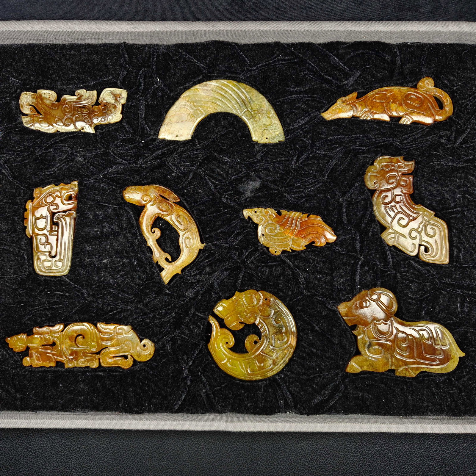 A Set of Fine White Jade With Inscription Auspicious Beast Ornament: A Set of Fine White Jade With Inscription Auspicious Beast Ornament Han Dynasty, China Size:3.1inx1.2in Size:4.7inx3in Weight:470g白玉佩一套 中国汉É