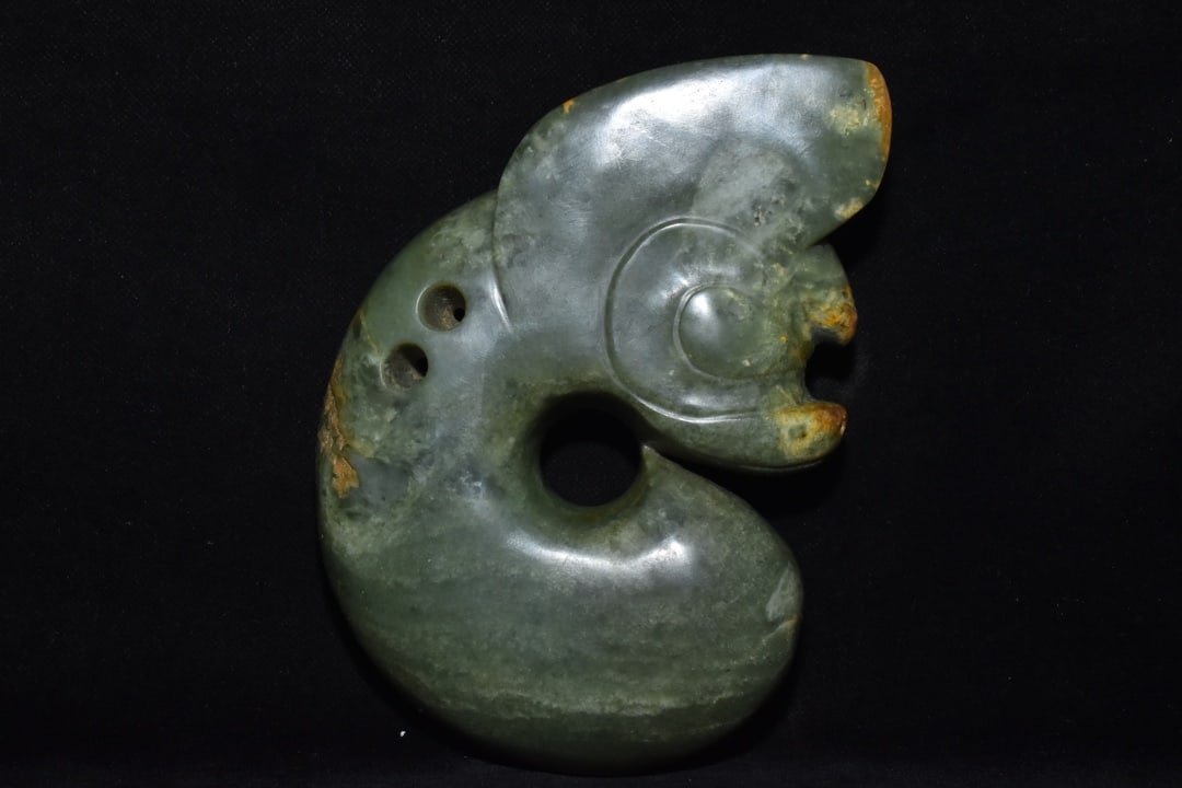 An Exquisite Hemo Jade 'Boar& Dragon' Ornament: An Exquisite Hemo Jade 'Boar& Dragon' Ornament Hong Shan Culture Size:7.1inx5.1in Weight:1.89kg河磨玉猪龙 红山文化 Size:18cmx13cm Weight:1.89kg