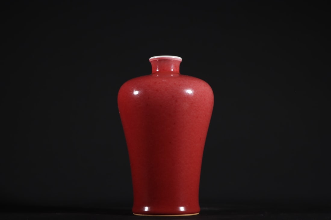 An ExquisitePeachBloom-Glazed Vase: An ExquisiteQing Dynasty, China Kangxi Six-character Mark Size:6.9inx4.3in清代康熙豇豆红梅瓶 大清康熙年制Size: