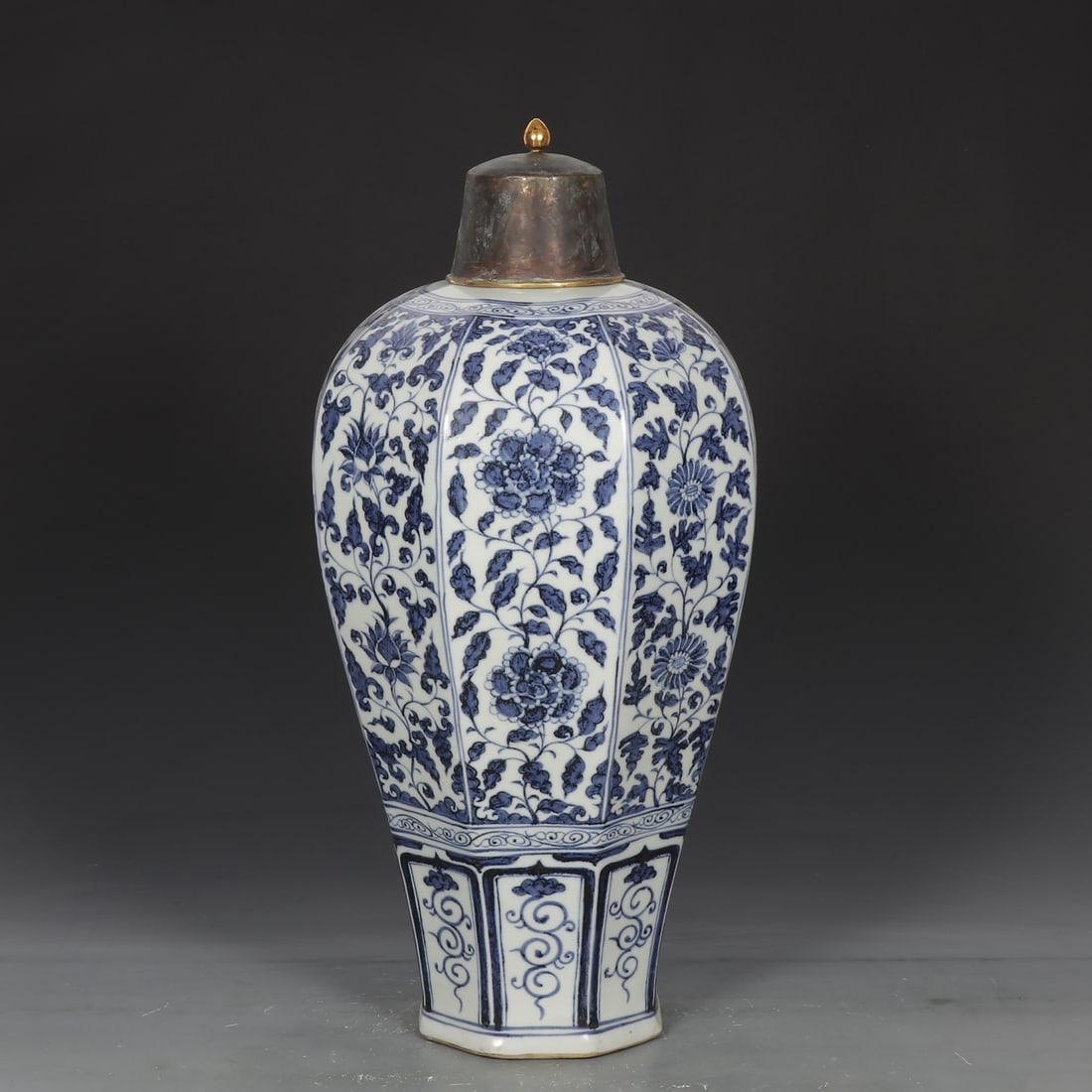 An Exquisite Blue and White Lotus Pattern Vase: An Exquisite Blue and White Lotus Pattern Vase Yuan Dynasty, China Size:20.5inx9.4in青花银盖缠枝花卉纹八棱梅瓶 中