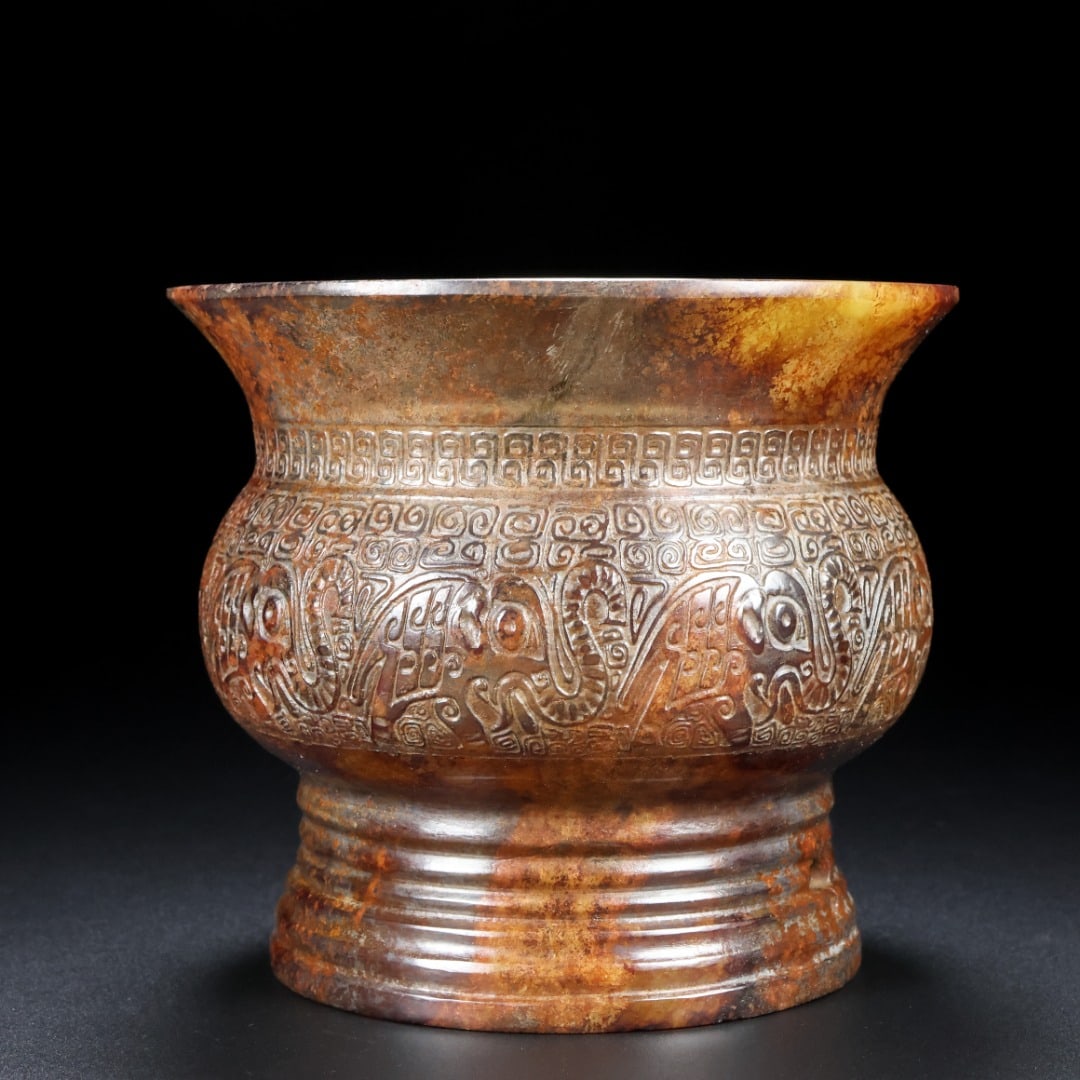 An Exquisite White Jade Elephant Pattern Jar: An Exquisite White Jade Elephant Pattern Jar Han Dynasty, China Size:4.7inx5.5in Weight:731g白玉象纹罐 中国汉代 Size:12cmx14cm Weight:731g