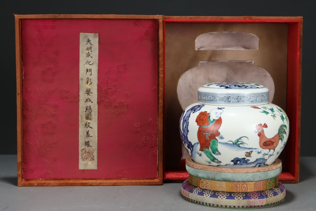 An Exquisite Doucai Character and Story Pattern Jar: An Exquisite Doucai Character and Story Pattern Jar Ming Dynasty, China Chenghua Six-character Mark Size:4.6inx6.4in斗彩婴戏鸡图纹盖罐 中