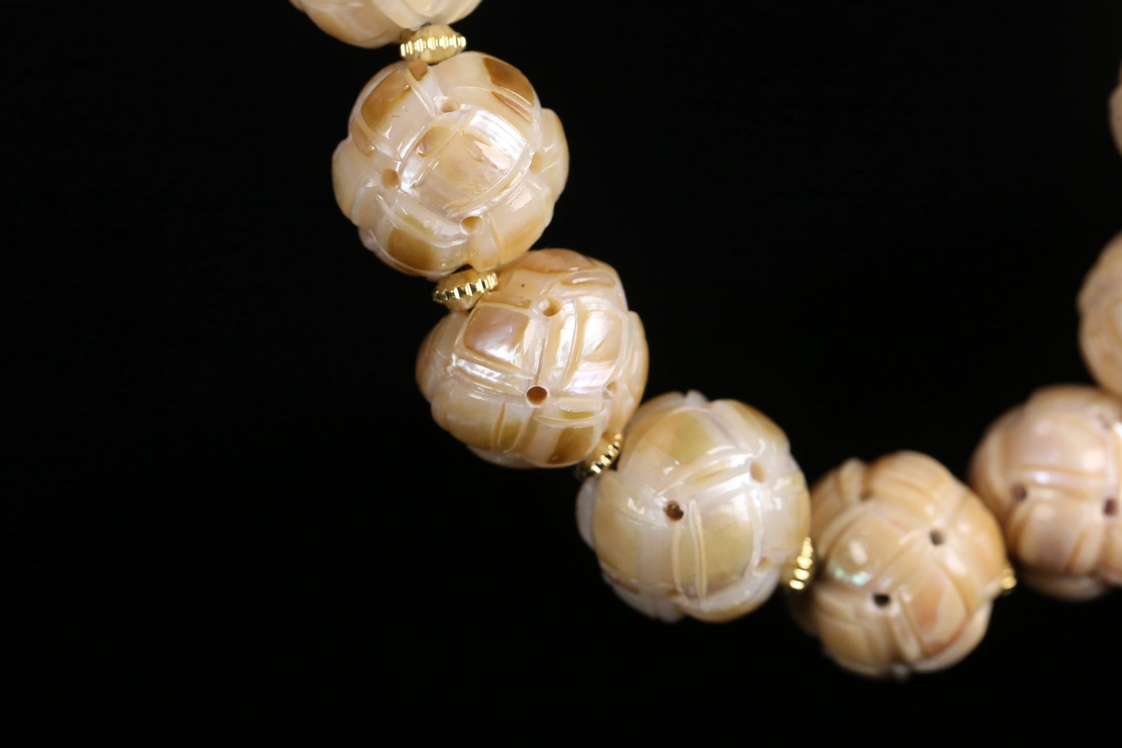 An Exquisite Pearl Bracelets - 9