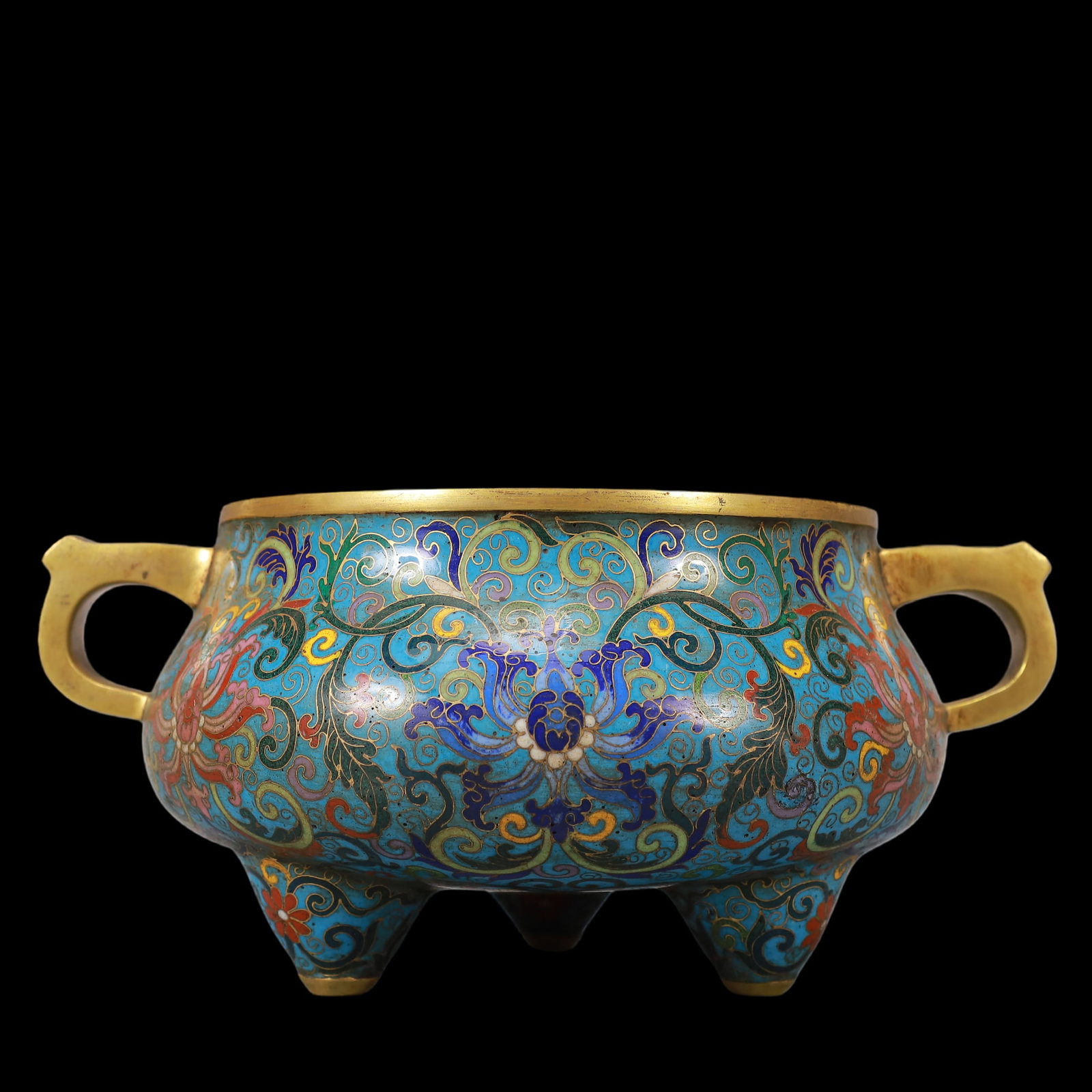 An Exquisite Cloisonne Gilt Bronze Lotus Pattern Flower Pattern Double-Ears Tripod Censer: An Exquisite Cloisonne Gilt Bronze Lotus Pattern Flower Pattern Double-Ears Tripod Censer Qing Dynasty, China Qianlong Four-character MarkSize:5.5inx6.7inx4.1in Weight:2500g景泰蓝