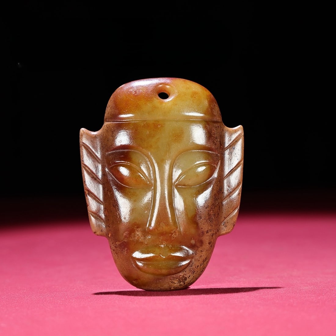 An Exquisite White Jade Figure Pattern Ornament: An Exquisite White Jade Figure Pattern Ornament Hong Shan Culture Size:2.8inx3.7inx0.5in Weight:97g白玉红沁人面 红山文化