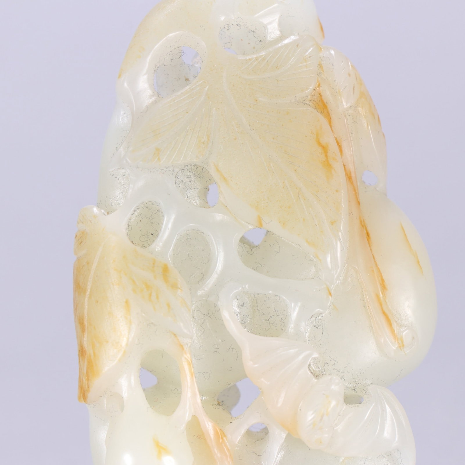 An Exquisite White Jade Bats Pattern Hand Piece - 7