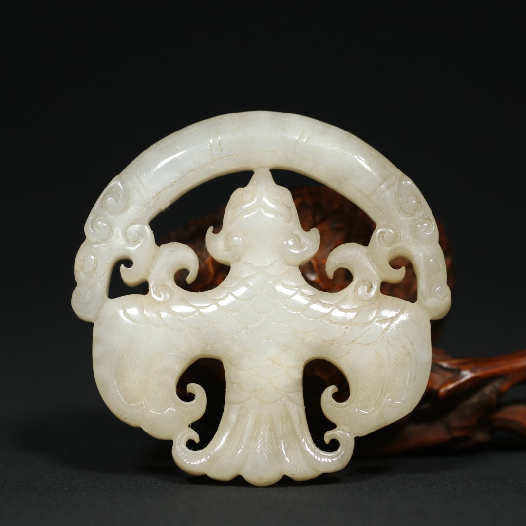 An Exquisite White Jade Dragon and Phoenix Pattern Pendant: An Exquisite White Jade Dragon and Phoenix Pattern Pendant Qing Dynasty, China Size:2.1inx2.1inx0.3in Weight:30.8g白玉龙凤玉佩挂件 中国ę