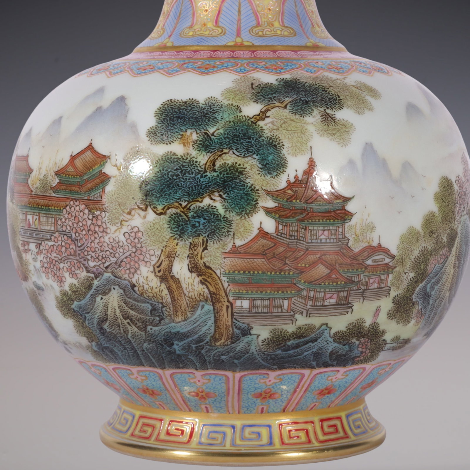 An Exquisite Enamel Lotus Pattern Landscape Pattern Vase - 3