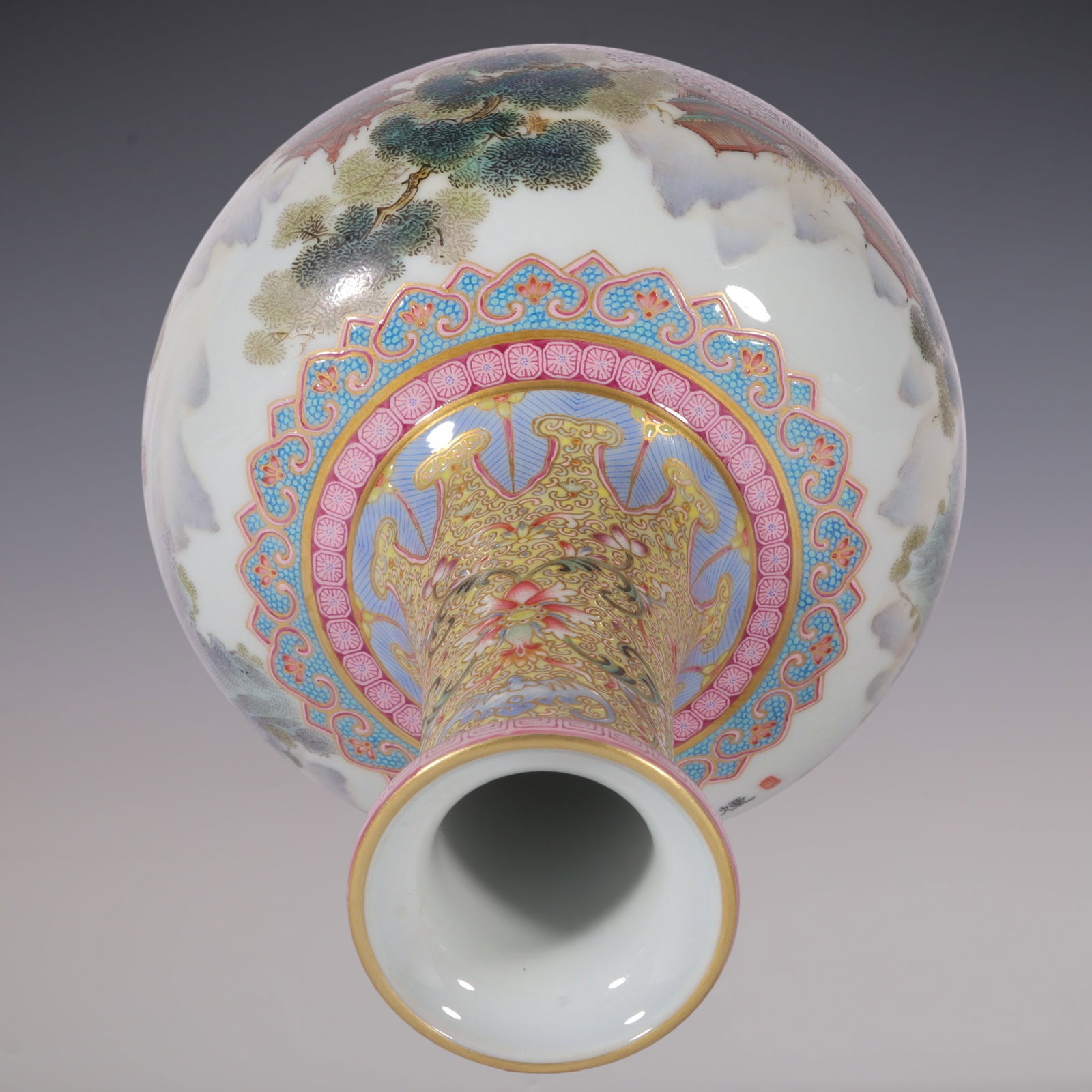 An Exquisite Enamel Lotus Pattern Landscape Pattern Vase - 7