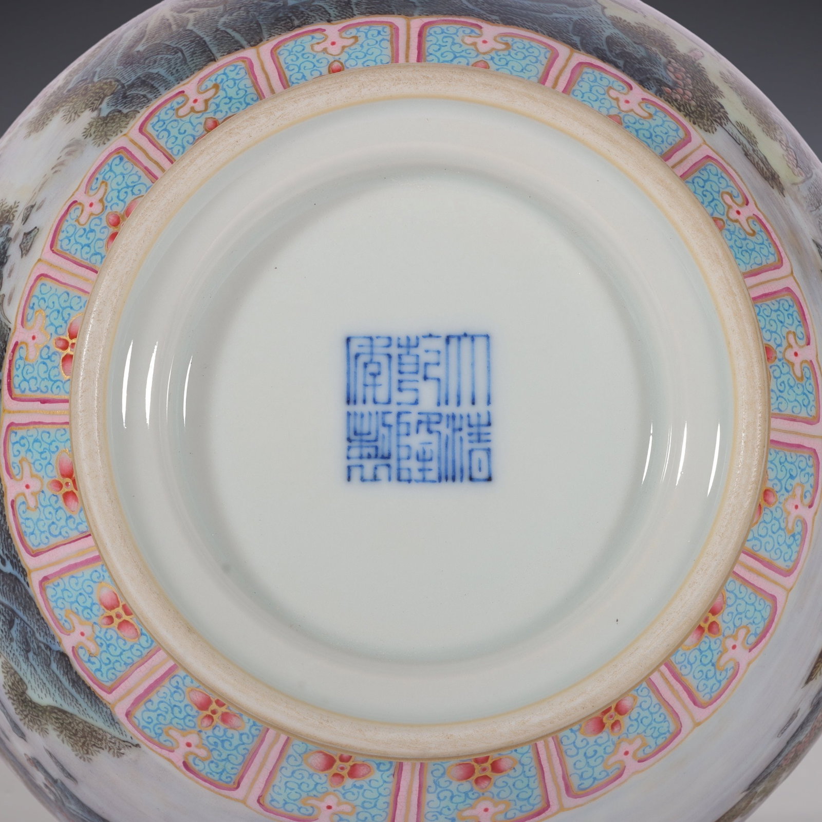An Exquisite Enamel Lotus Pattern Landscape Pattern Vase - 8