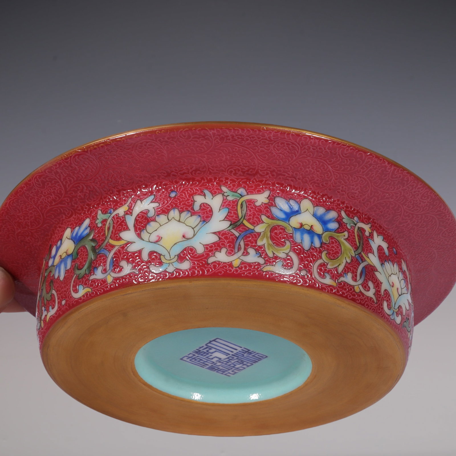 An Exquisite Famille-Rose Ruby Red-Glazed Lotus Pattern Box - 6