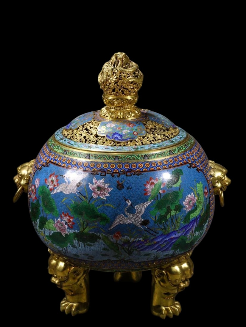 An Exquisite Cloisonne Dragon Pattern Flower and Butterfly Pattern Double-Ears and Tripod Censer - 7
