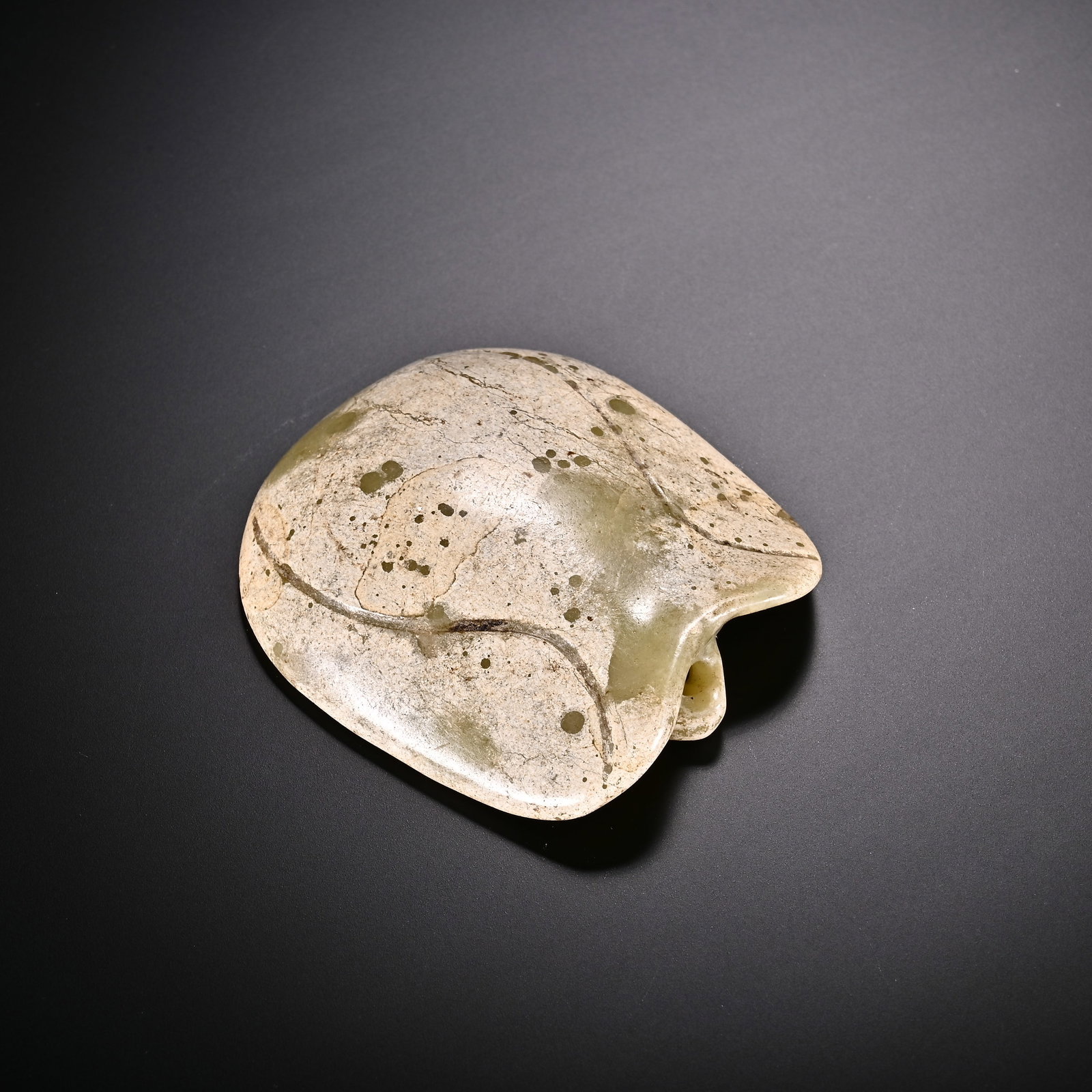 An Exquisite White Jade Tortoise shell Ornament (1 of 6)
