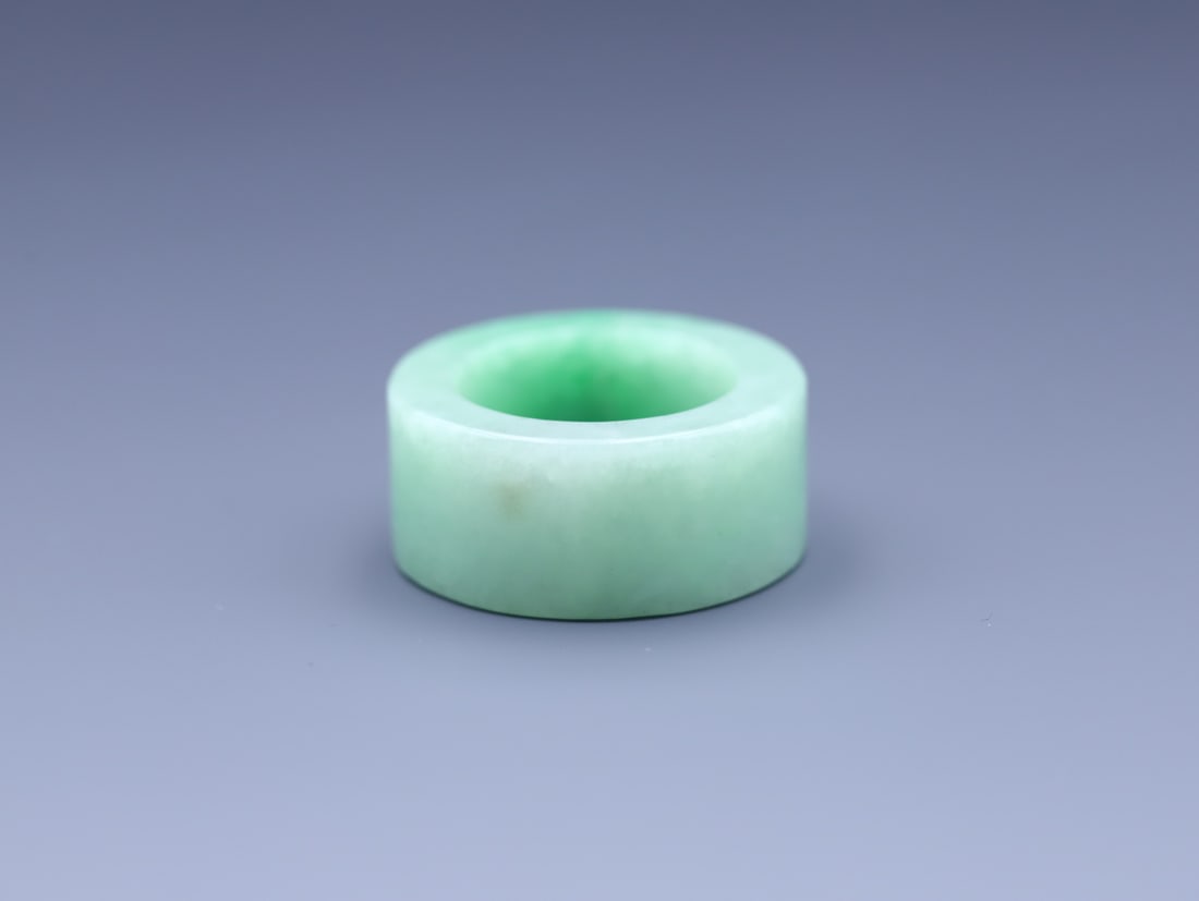 An Exquisite Jadeite Ring - 3