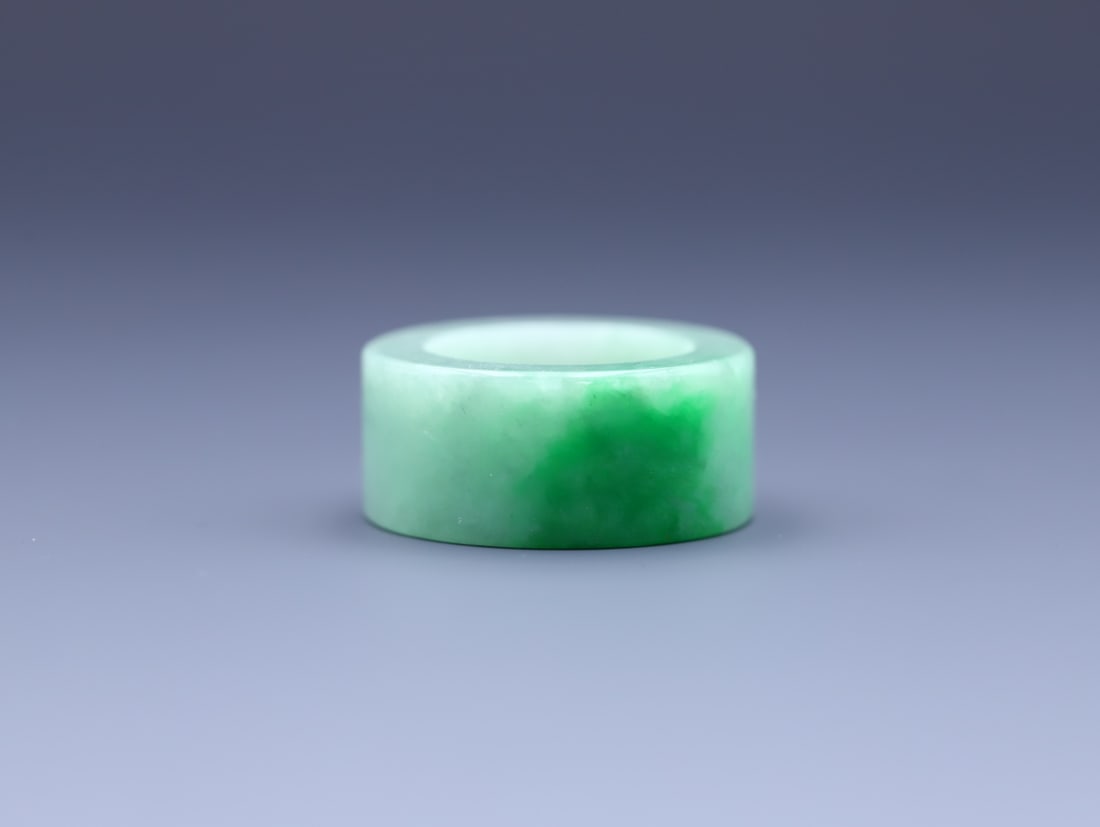 An Exquisite Jadeite Ring - 4