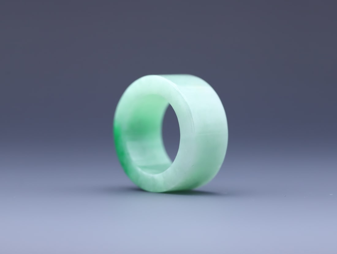 An Exquisite Jadeite Ring - 5